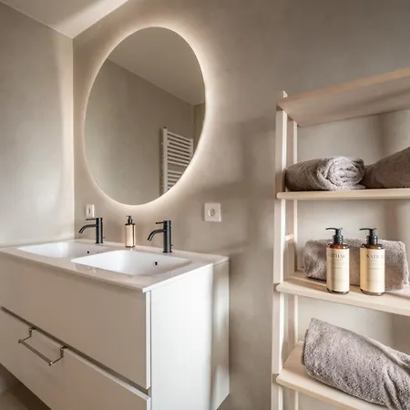 Bright Modern With Balcony 公寓 *